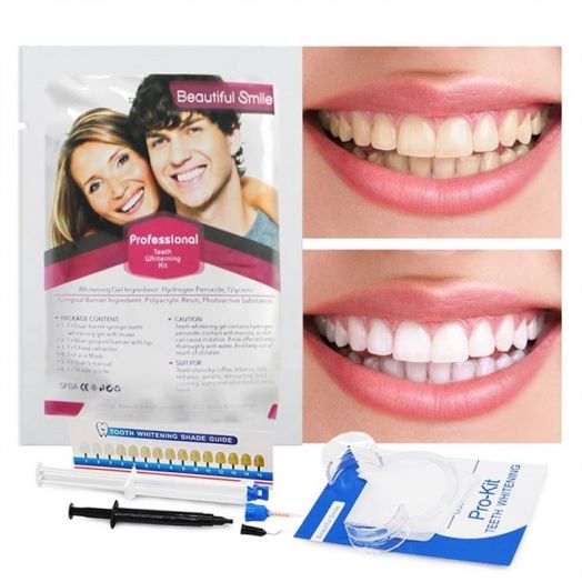 Deux Patients Utilisent Le Kit De Gel De Blanchiment Des Dents Pro Utilisé Par Le Dentiste De La Clinique